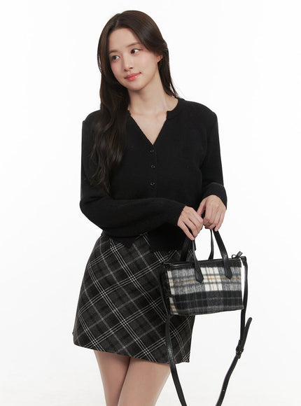 soft-checkered-shoulder-bag-ij510