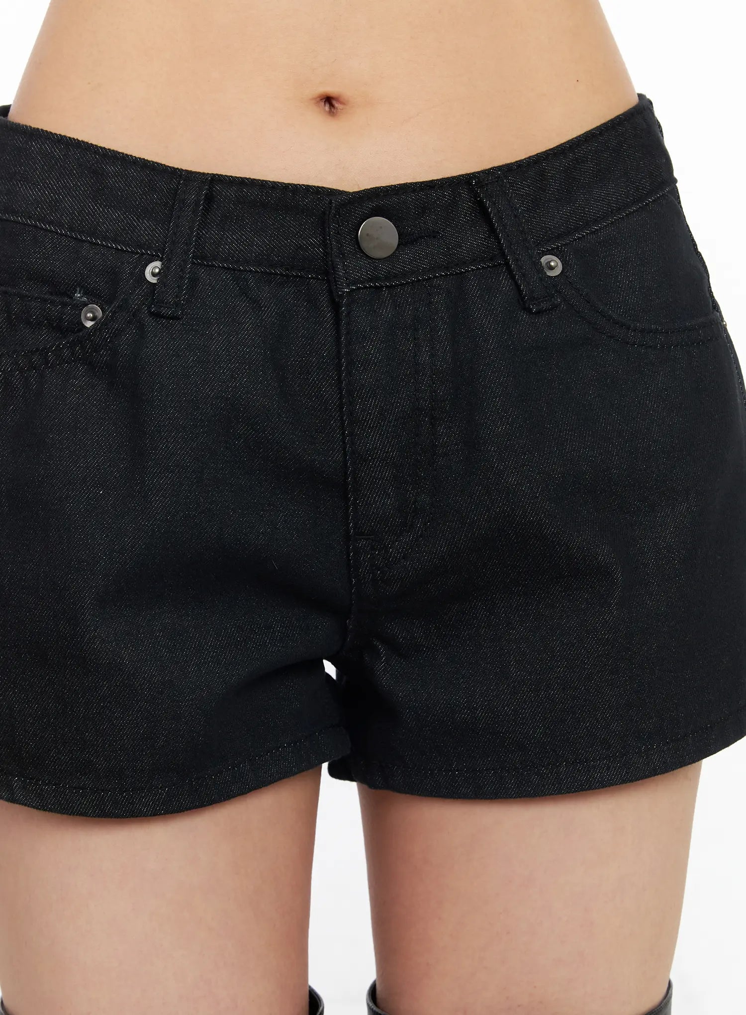 low-waist-dark-wash-denim-shorts-cm517