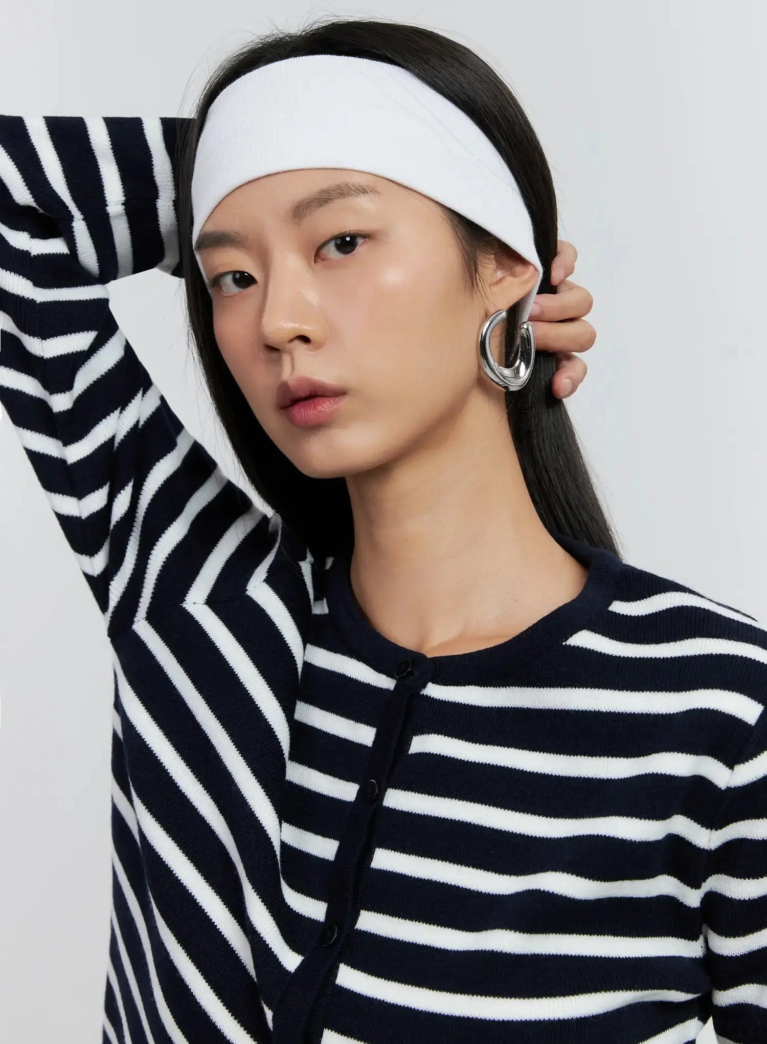 bold-u-shaped-earrings-is515