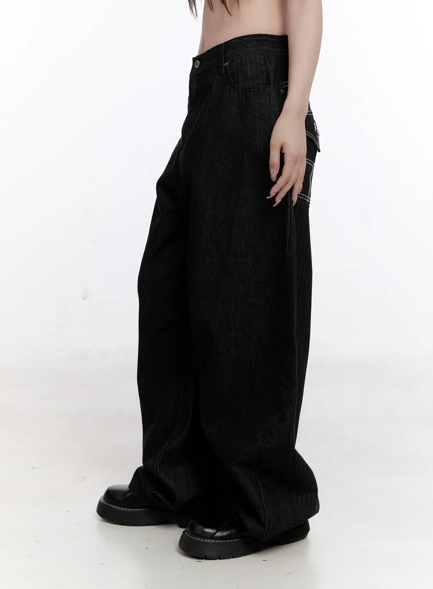 Vada Stitched Wide Leg Jeans CS530 in Black, side view on model, wide-fit cotton denim showing exaggerated balloon leg silhouette and contrast stitch pocket detail at hip.