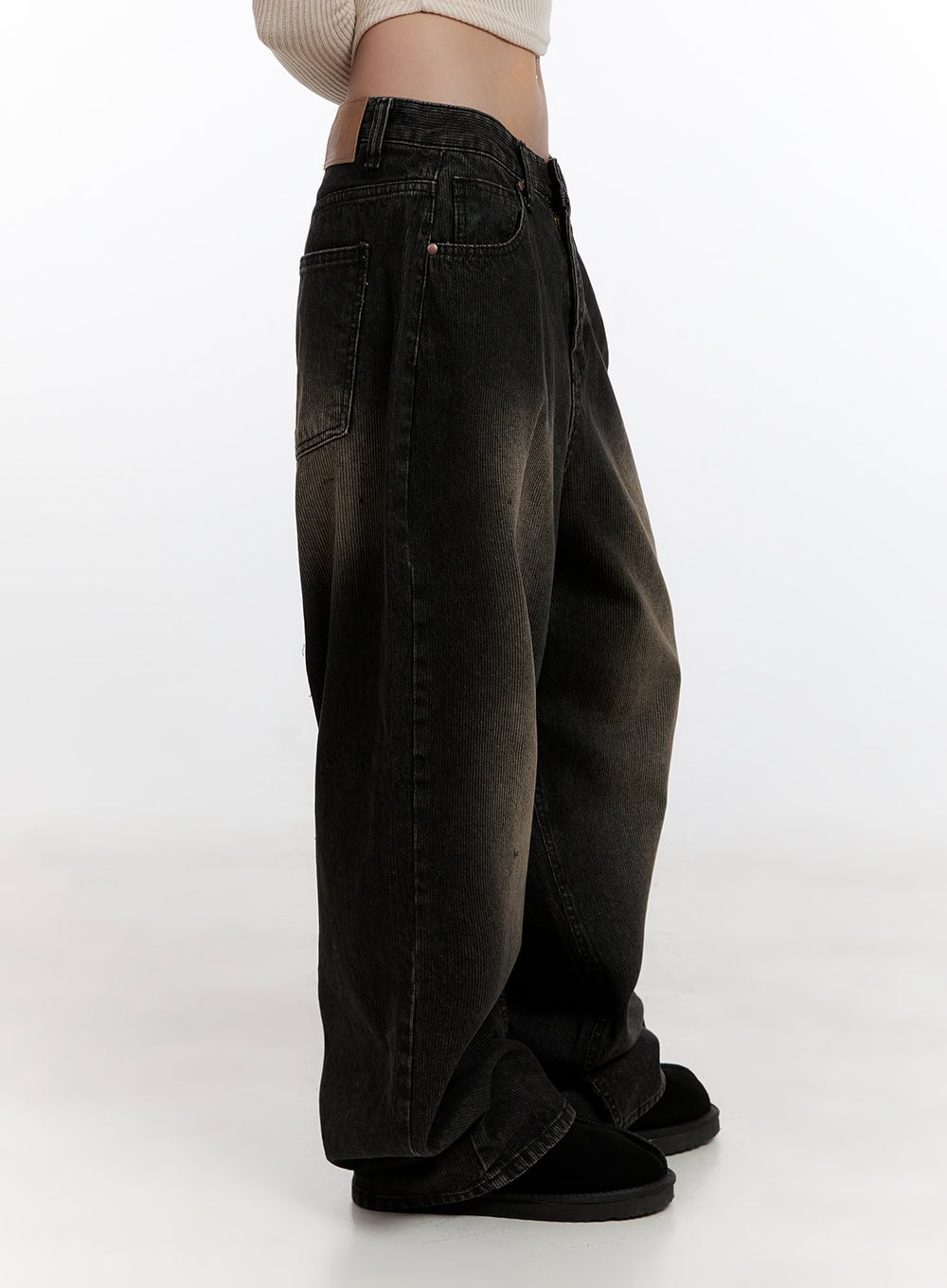 Sabina Low Waist Wide Fit Denim Jeans CN425 in Black, side waist-down shot on model, highlighting baggy wide-leg silhouette, faded washed finish, and deep side pocket detail with hem stacking.