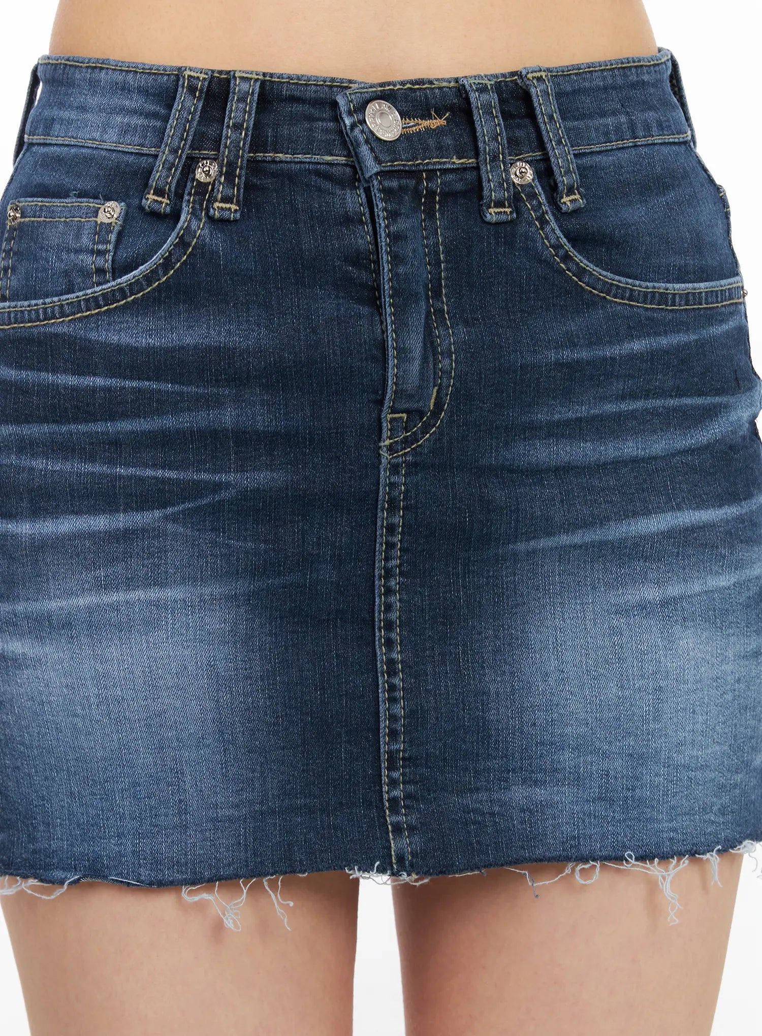 classic-frayed-hem-denim-mini-skirt-cm516