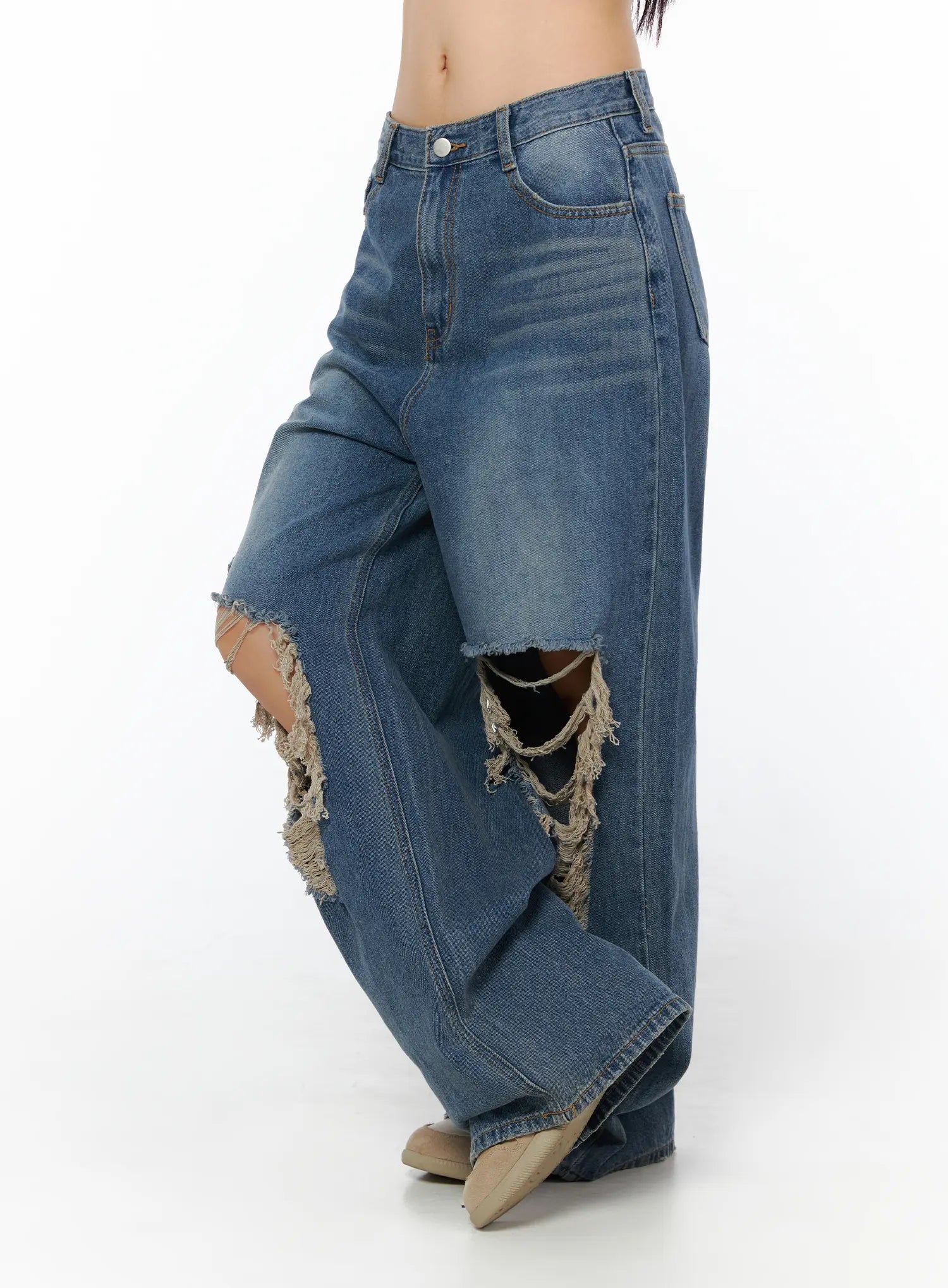 mika-distressed-wide-leg-jeans-cu512