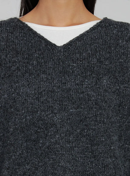 oversized-v-neck-knit-top-ij508