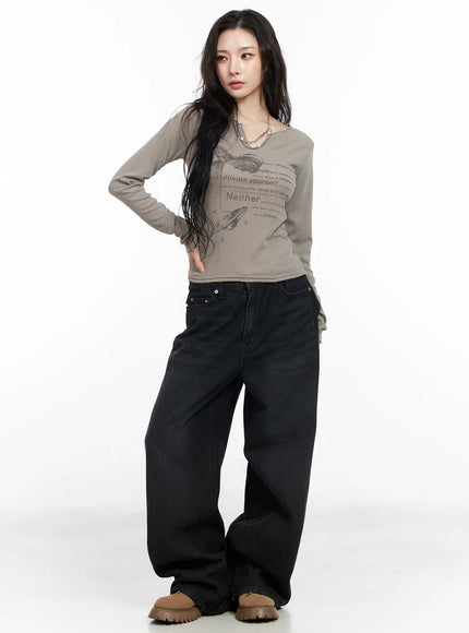 v-neck-ribbed-graphic-long-sleeve-top-cm519