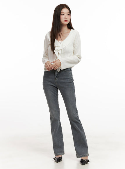 madison-washed-flared-jeans-on422