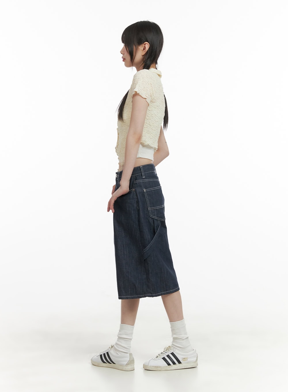 Solid Wide-Leg Bermuda Jorts CY414 in dark blue, full-body side on model walking, wide-leg midi denim with white contrast stitching, paired with cream crop top and sneakers.