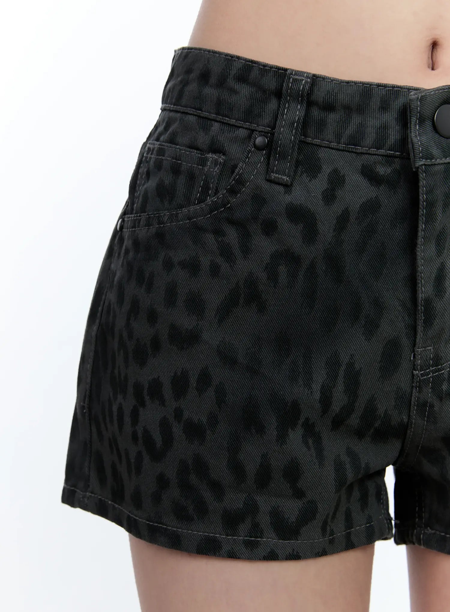 leopard-print-shorts-cg501