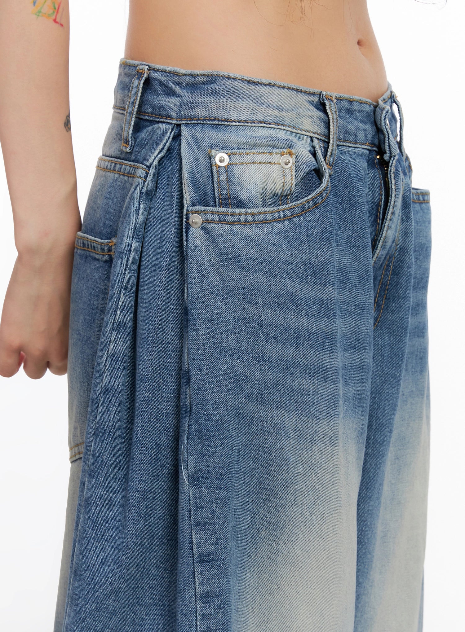 ruthie-side-pleat-relaxed-fit-jeans-is515