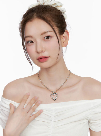 bold-heart-necklace-cl524