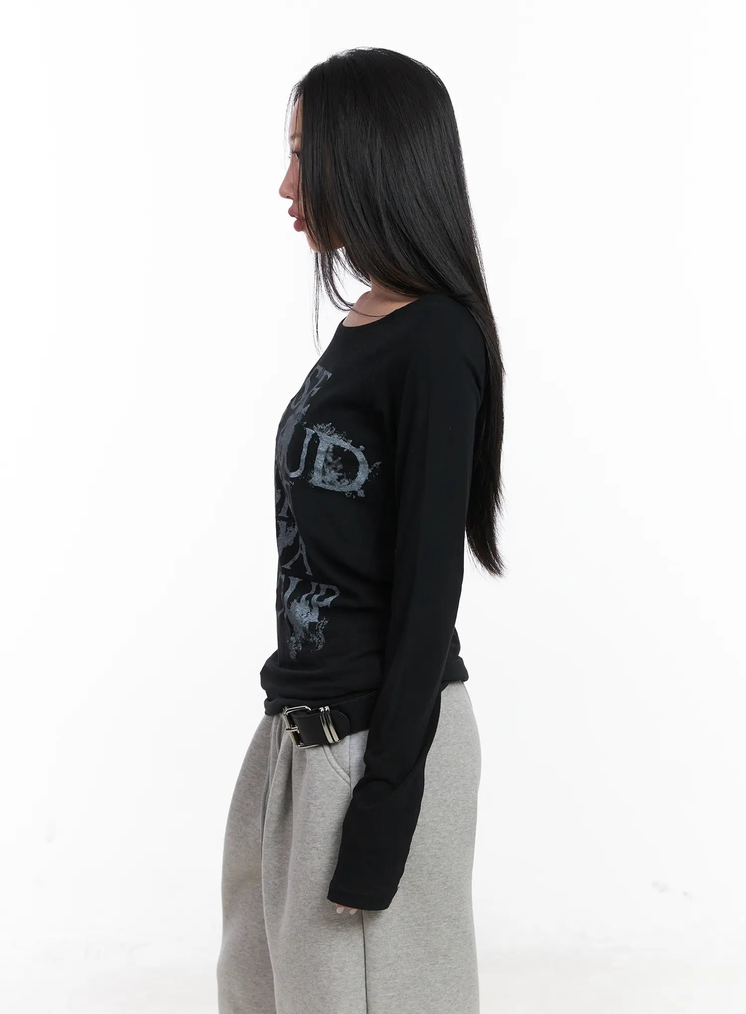 loose-fit-graphic-long-sleeve-top-cd501
