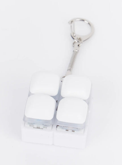 pebble-4-keycap-keychain-ia524
