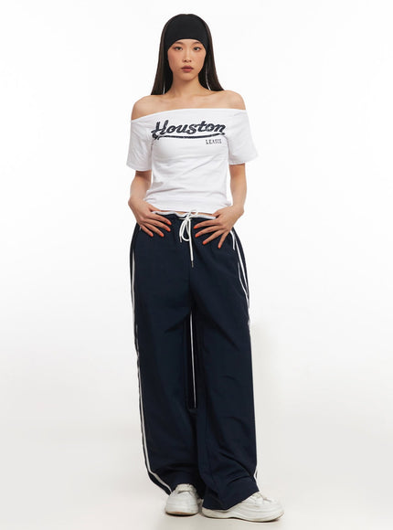 cotton-graphic-off-shoulder-t-shirt-ia507