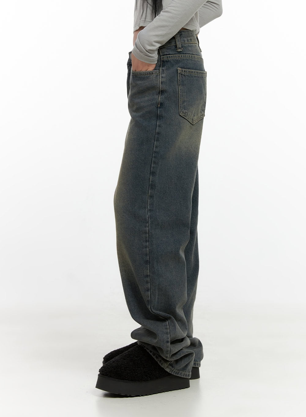 Alina Washed Wide-Leg Jeans CN407 in blue, side view on model, showing back pocket, wide-leg silhouette with vintage wash fading and excess length puddling at hem.