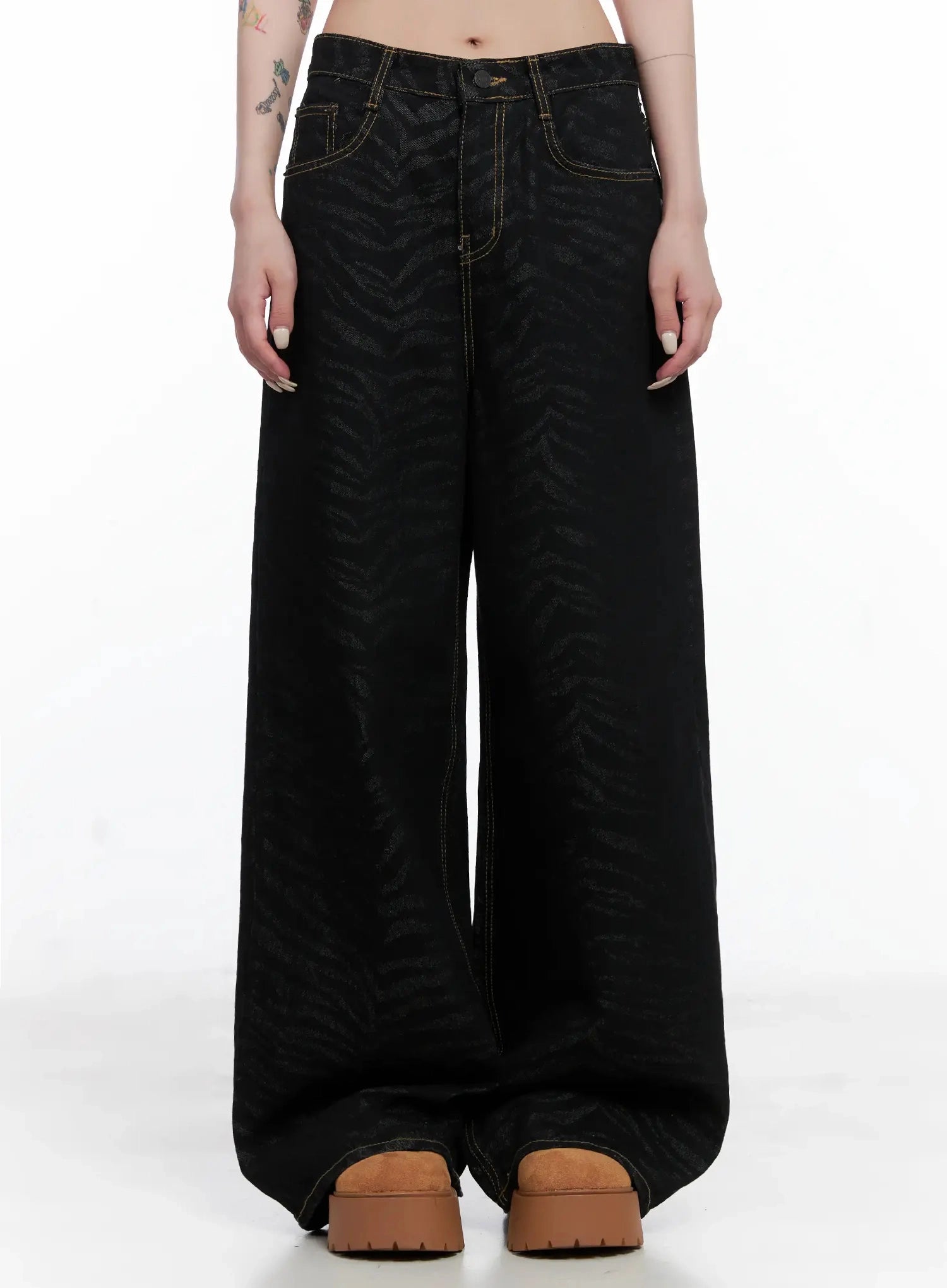 Freyja Animal Print Wide Leg Jeans IS508 in Black, size L