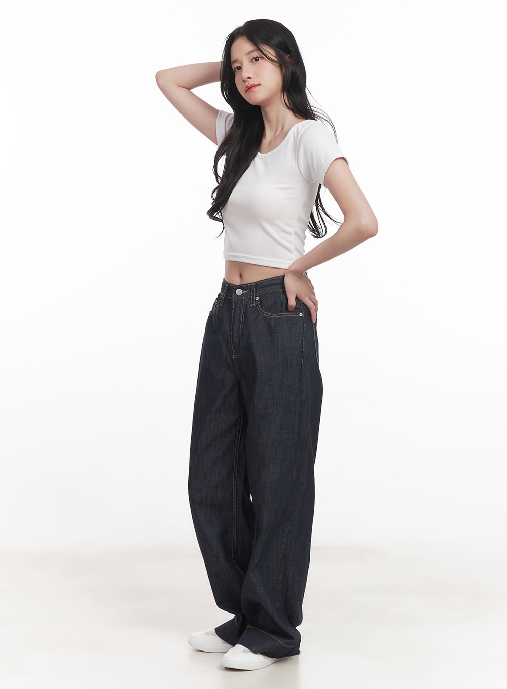 Seline Non-Fade Wide-Leg Jeans CA510 in dark blue, three-quarter side view on model with hand in pocket, voluminous wide-leg silhouette, paired with white crop tee and sneakers.