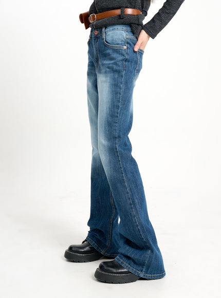 denim-washed-flared-jeans-cm415