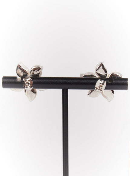 luna-petal-earrings-im531