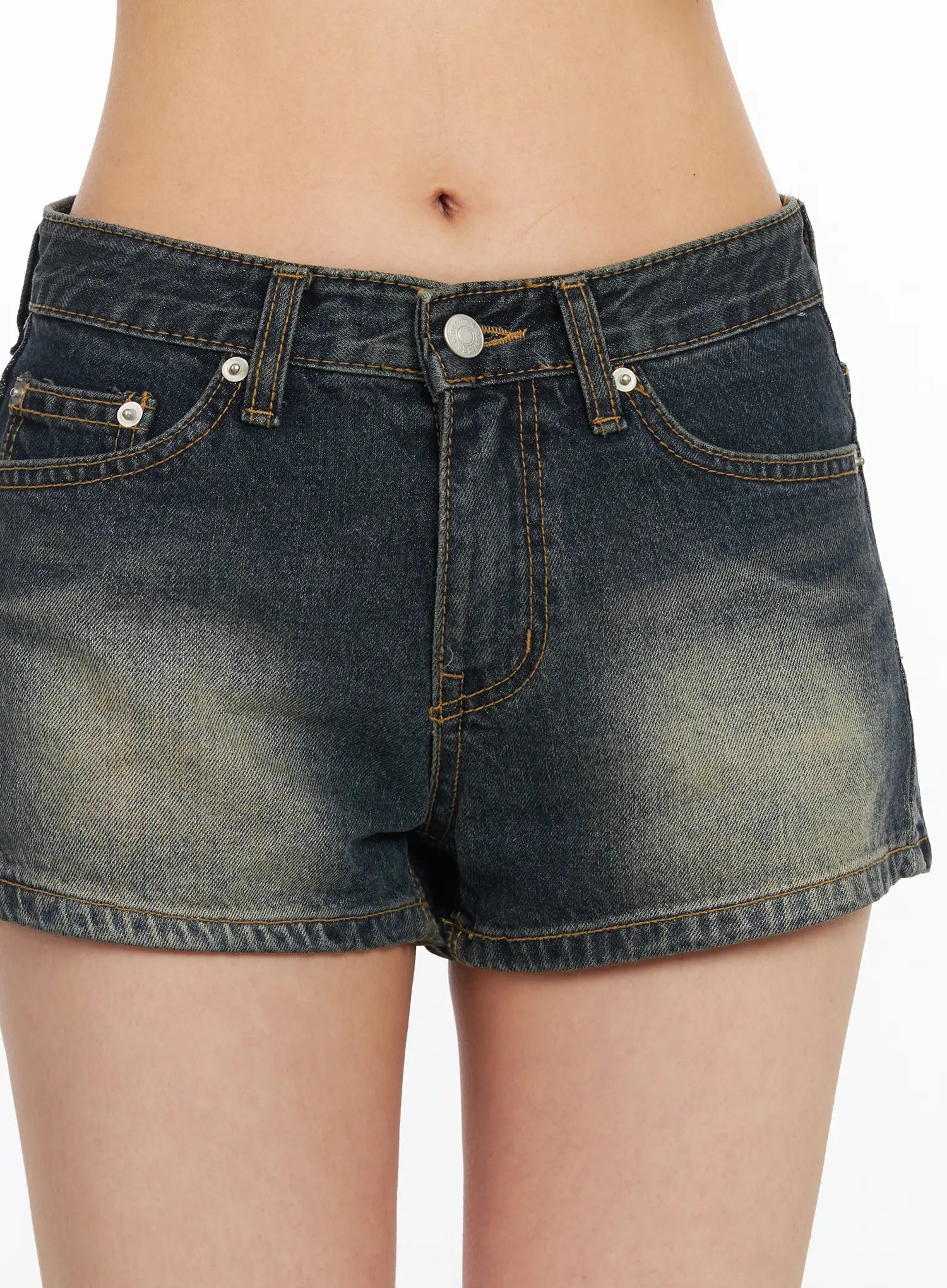 low-rise-dark-vintage-wash-denim-shorts-cm517