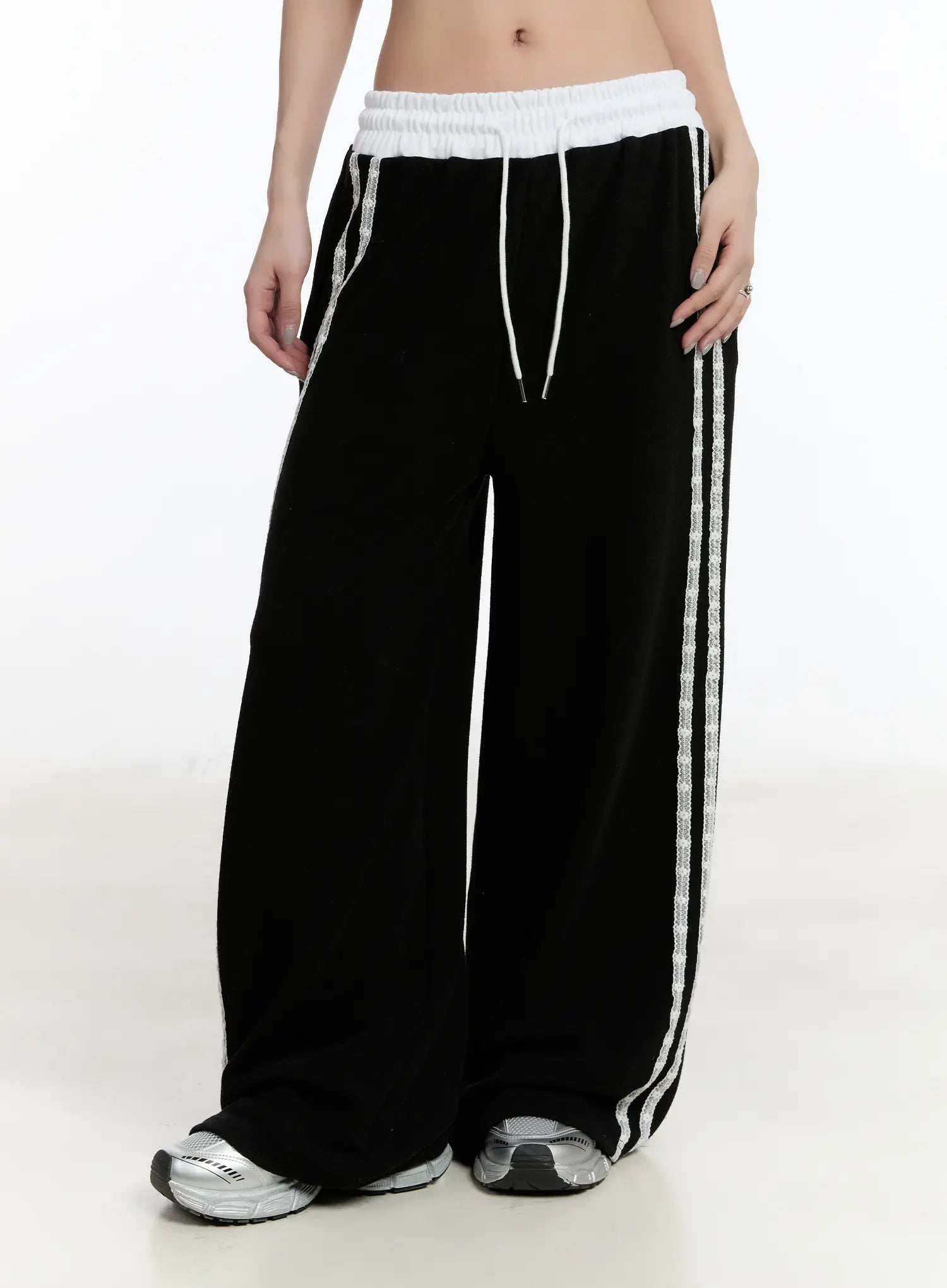 striped-lace-sweatpants-cm511