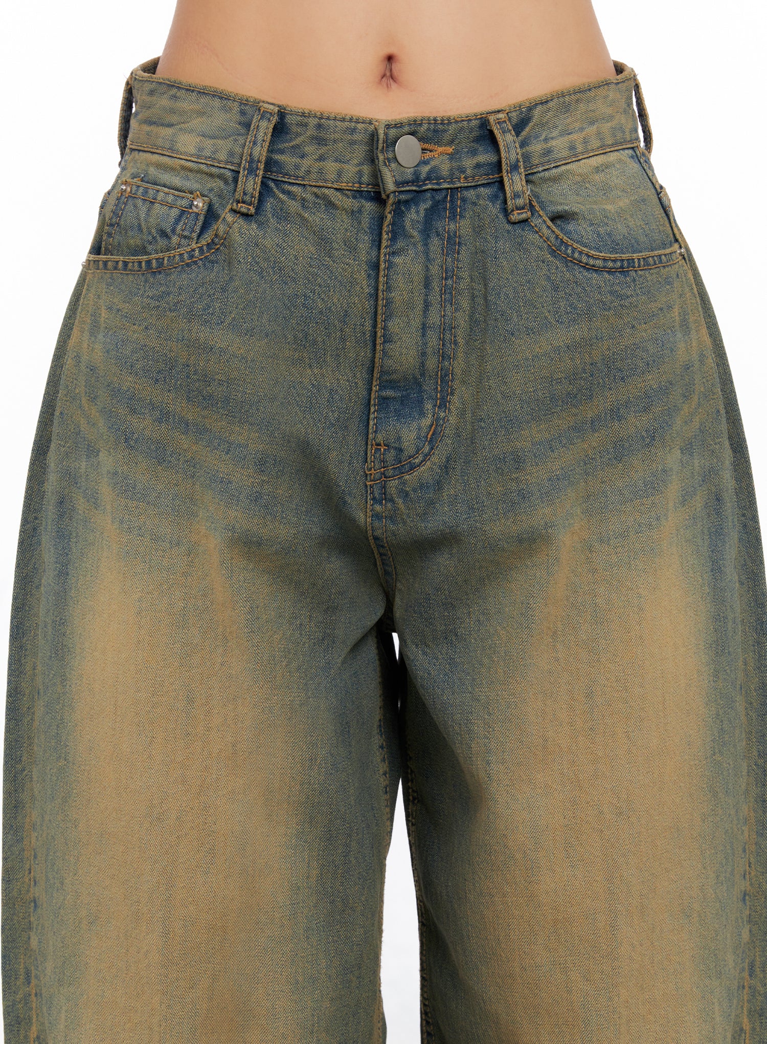 Miley Washed Balloon Baggy Jeans CO515 in vintage green-blue wash, waist close-up on model, showing button fly, 5-pocket design, and amber-toned washed denim texture.