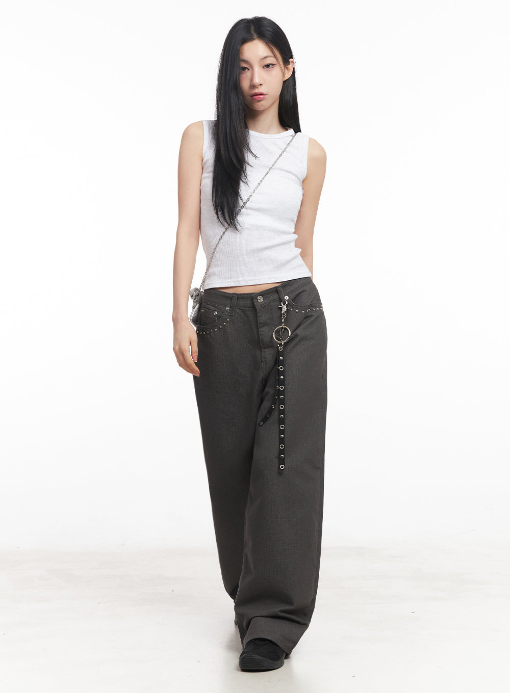 slim-fit-sleeveless-star-graphic-top-iy516