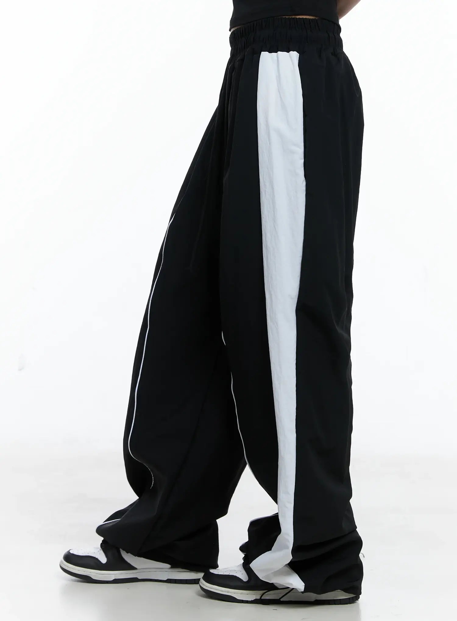 contrast-stripe-nylon-track-pants-cs505