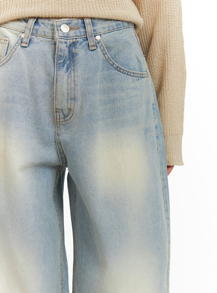 light-washed-wide-leg-jeans-ca403