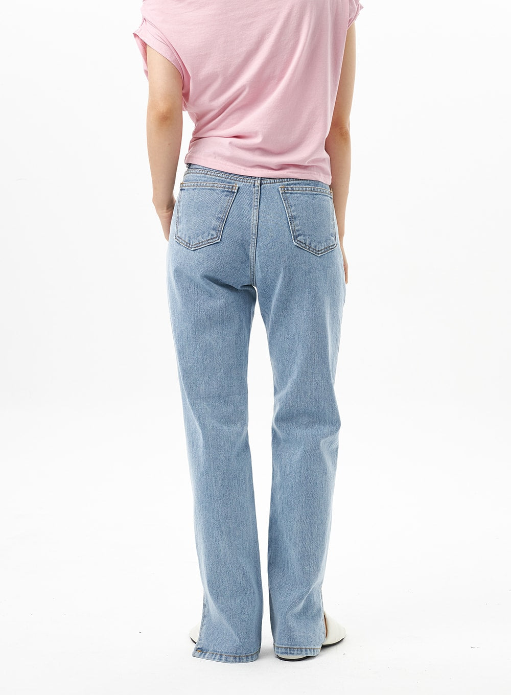 Slit Detail Jeans OU314 in blue, back view on model, high-waist straight-fit denim with dual back pockets and clean stitching, paired with pink top.