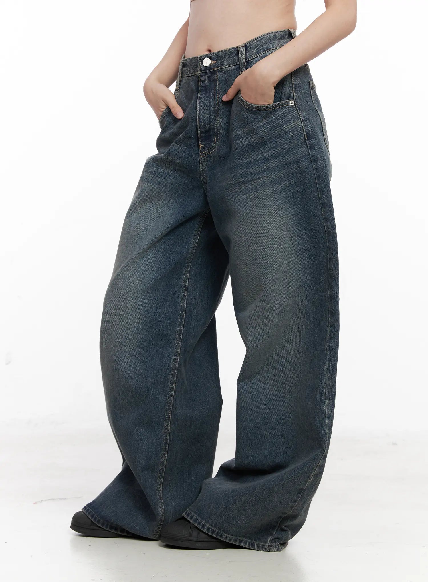Tutt Washed Wide Leg Jeans CN504 in vintage blue, side close-up on model, hands in pockets, showing mid-rise waist, washed denim texture and ultra-wide leg silhouette.