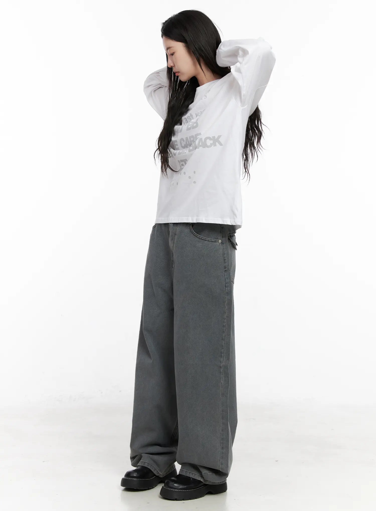 Odet Wide-Leg Balloon Jeans CN512 in blue, side view on model, wide balloon silhouette with roomy thighs tapering to gathered hem, styled with white long-sleeve top.