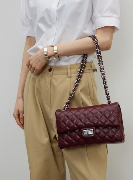 chain-square-shoulder-bag-iy326