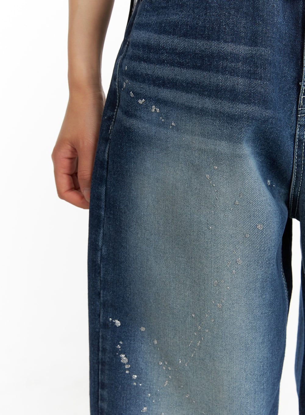 Splash Paint Baggy Jeans CA408 in blue, close-up detail of thigh panel, white paint splash marks on washed cotton denim, faded wash gradient visible.