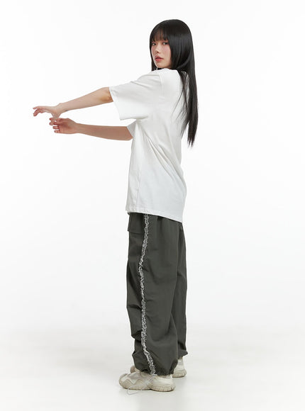 side-details-cargo-joggers-cl402