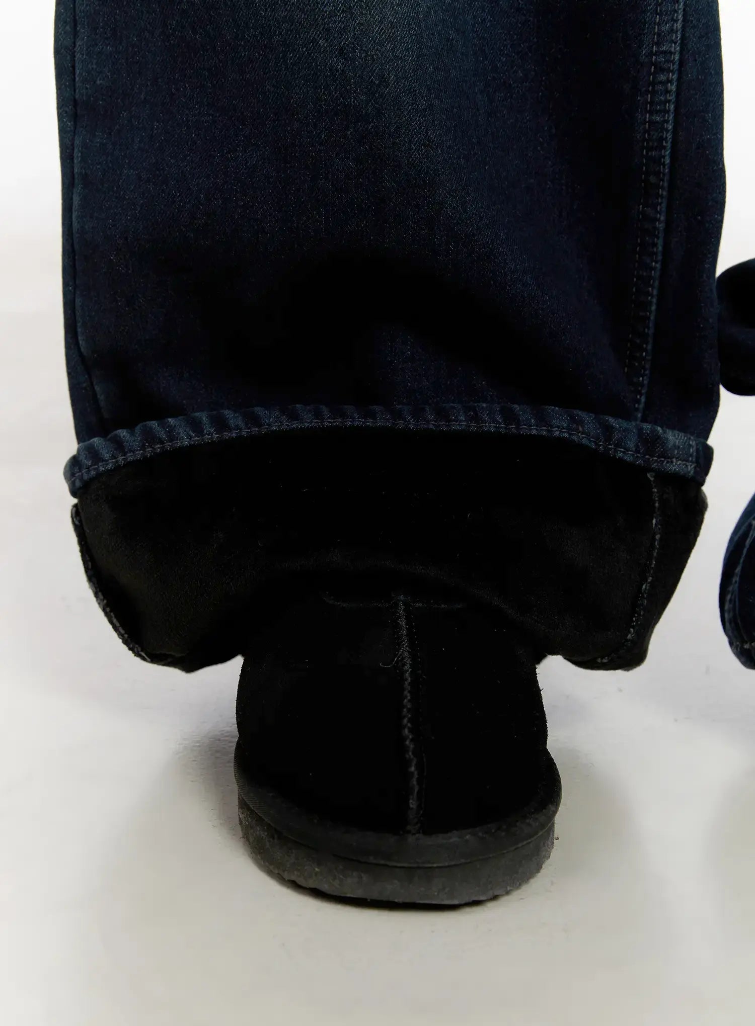 Auro Fleece-lined Wide Leg Jeans CN527 in dark blue, close-up detail of hem and fleece lining peaking at ankle, showing fabric weight and pool over black suede boots.
