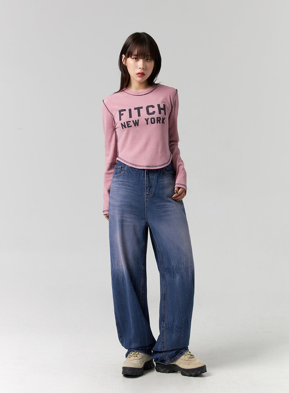 Wide Leg Cotton Jeans CG331 in blue, front full-length view on model in relaxed pose, high-waist washed denim with voluminous wide leg, paired with pink graphic tee.