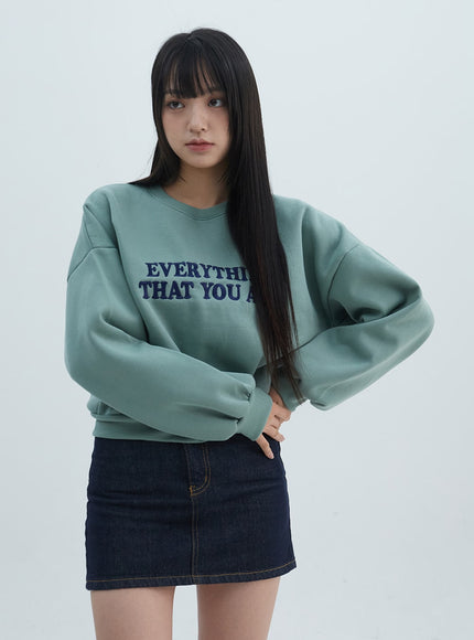 lettering-crop-sweatshirt-on310