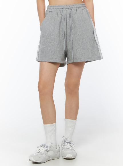 lace-trim-track-shorts-iu519