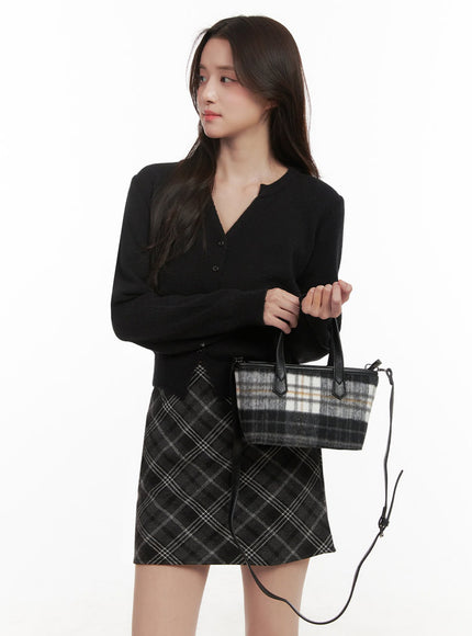 soft-checkered-shoulder-bag-ij510