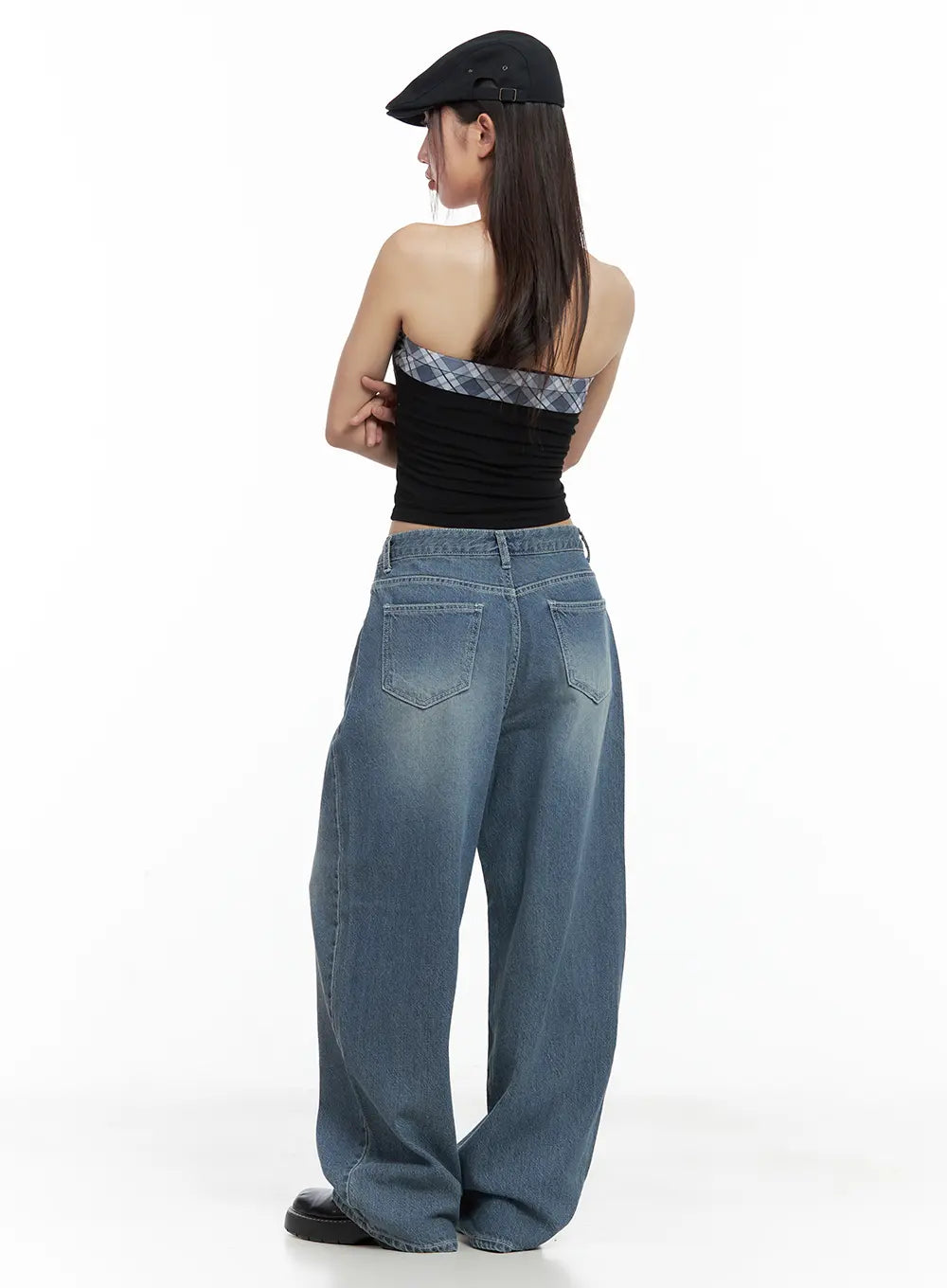 Riwon Retro-Wash Wide Summer Denim Jeans CL508 in blue, back view on model, dual back pockets with retro-wash detail, full long length, styled with black tube top and beret.