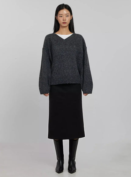 oversized-v-neck-knit-top-ij508