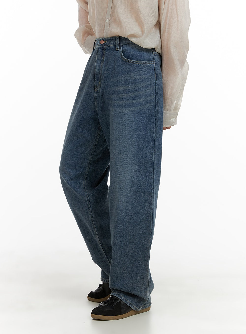 Men's Washed Denim Wide Fit Jeans IA402 in blue, side close-up on model, showing wide leg cut, washed denim texture, front pockets and copper rivet detail at waistband.