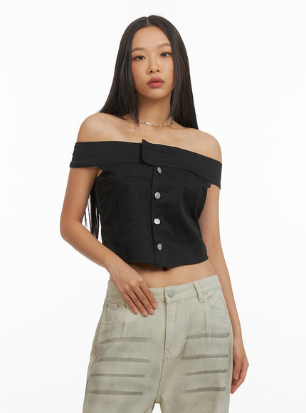 off-shoulder-buttoned-crop-top-iy422