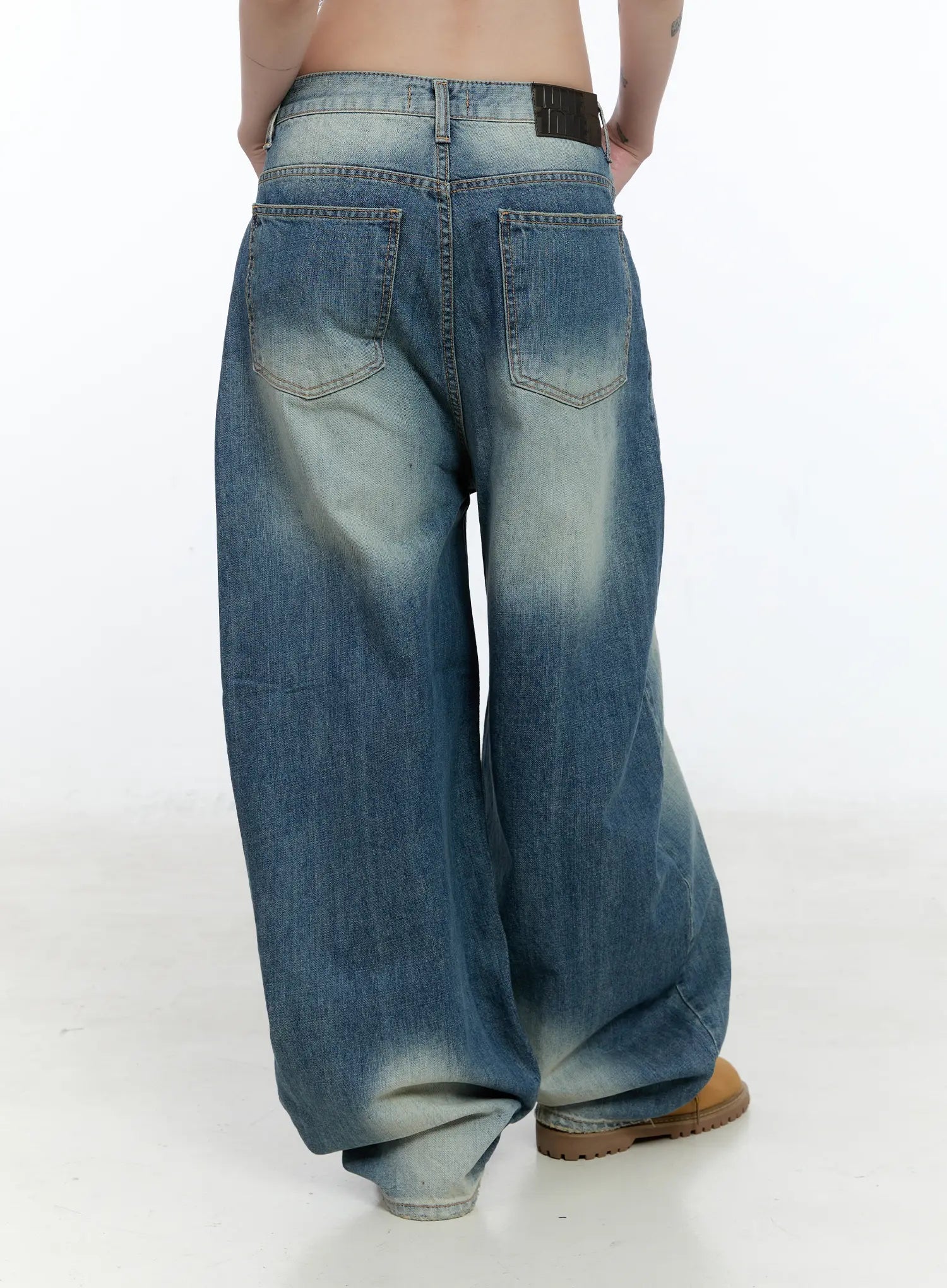 Jiso Baggy Wide Jeans CN517 in blue, back view on model, showing dual back patch pockets, brand label at waistband, washed denim with fading, extra-wide leg pooling at hem.