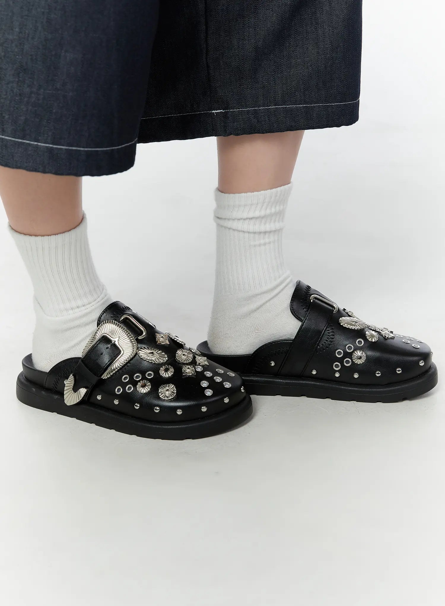 studded-clogs-cy515