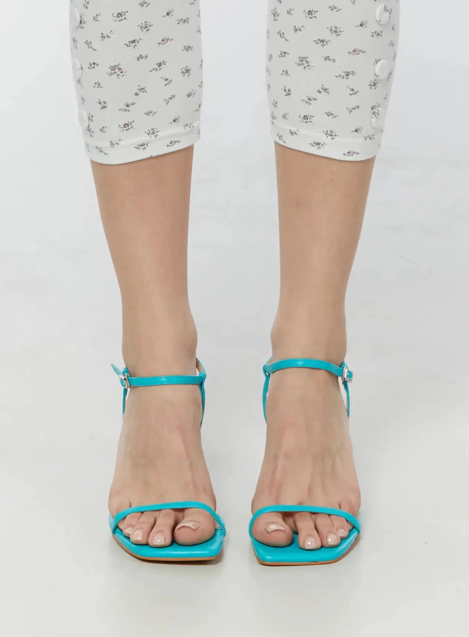 strappy-sandal-heels-iu522