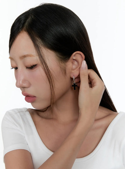 black-cross-dangle-earrings-cs518