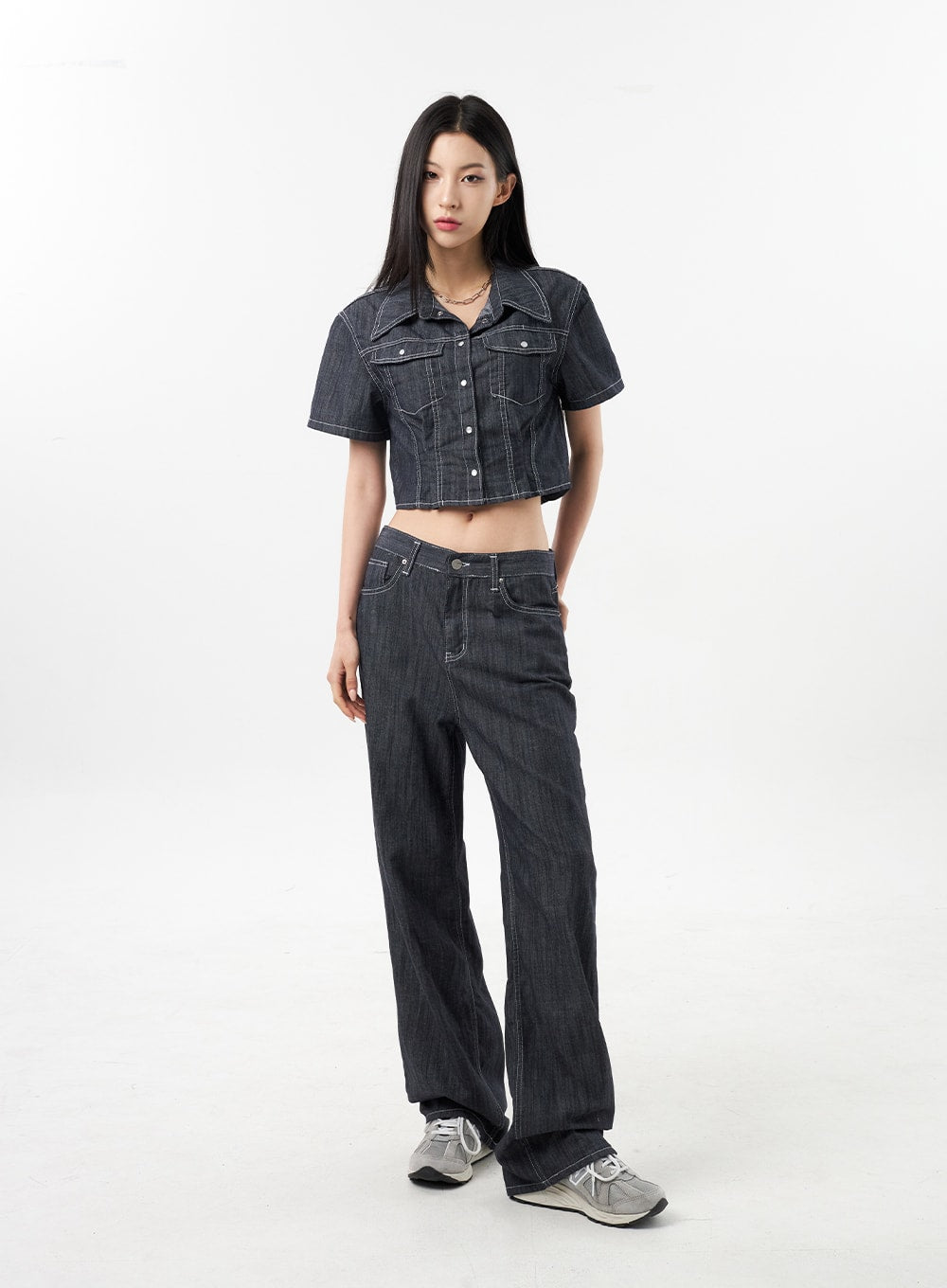 Low Rise Wide Pants CU312 in dark grey, full-length slight-angle front view on model, low-rise waistband and wide leg, cotton-poly denim with visible contrast stitch, hands in pockets.