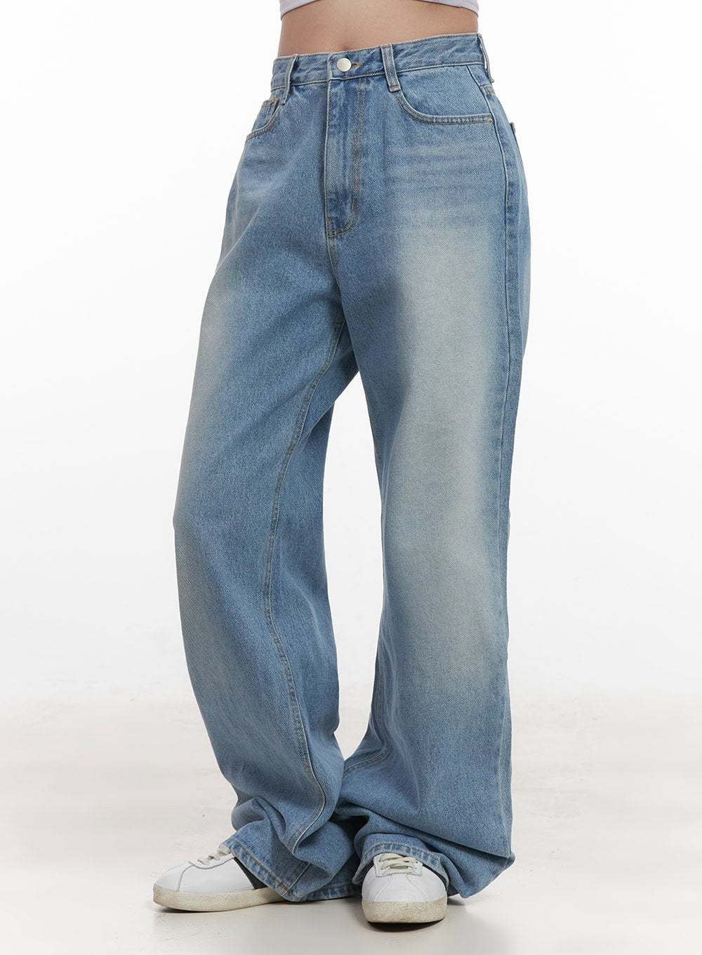 Kelly Washed Baggy Jeans CJ514 in light blue, side close-up product shot on model, high-waist washed denim with visible front pocket stitching and wide baggy leg silhouette.