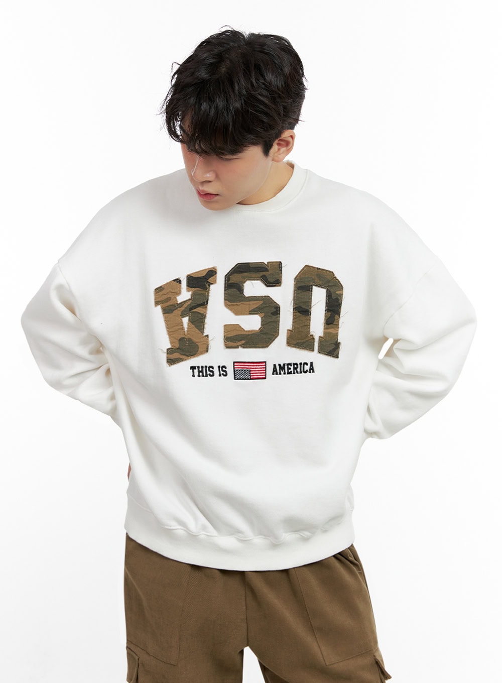 mens-camo-patch-crewneck-sweatshirt-in422